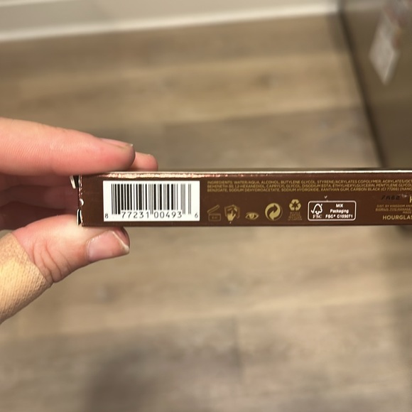 NEW‼️‼️ HOURGLASS ⌛️ VOYEUR™ WATERPROOF LIQUID LINER 👁️ - Picture 5 of 5